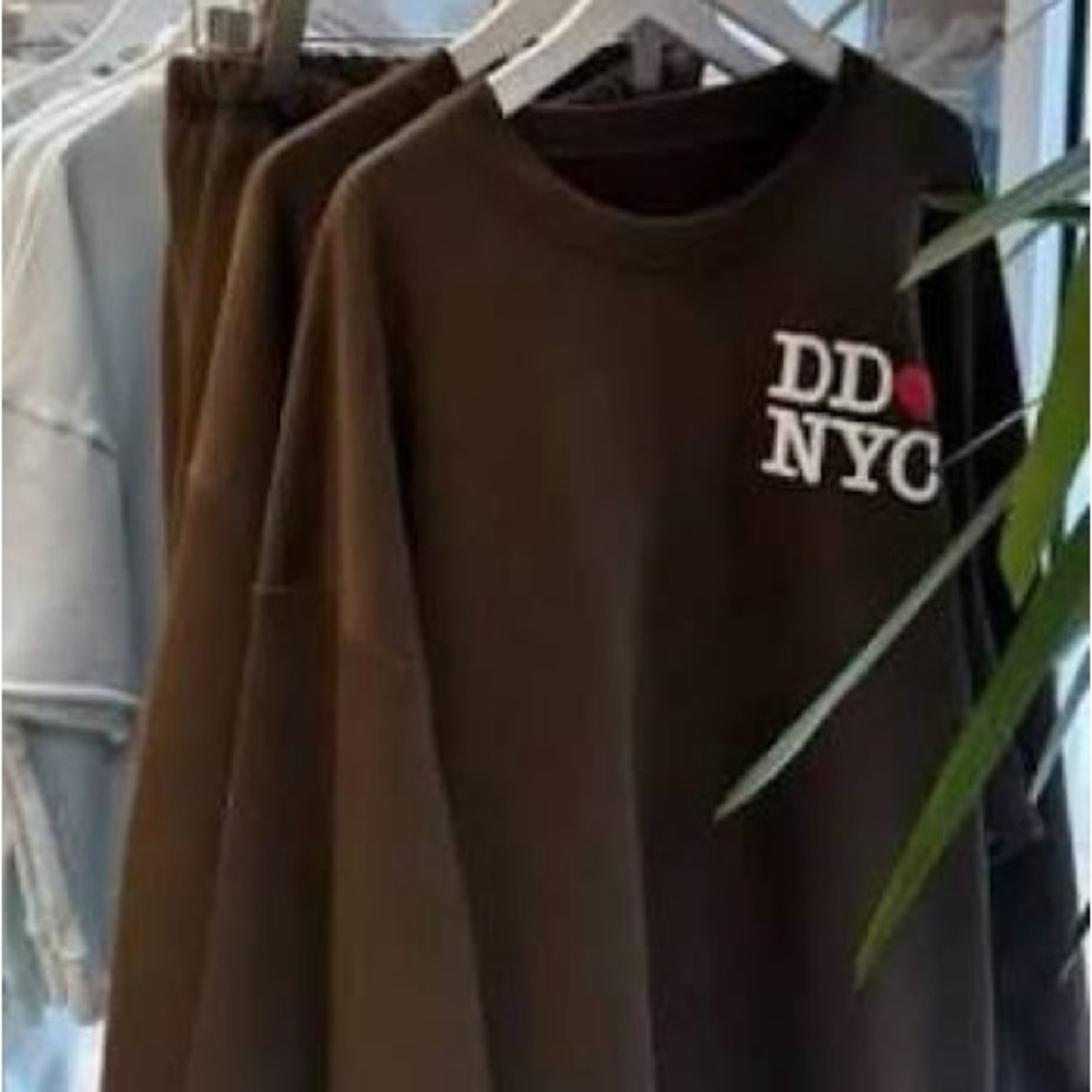 Daily Drills Brown NYC pop up Crewneck sweatshirt M/L
